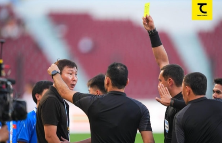 chiec-the-vang-hiem-thay-cua-hlv-kim-sang-sik
